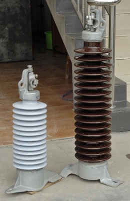 Línea eléctrica ANSI de la porcelana del ODM del aislador del poste 57 series