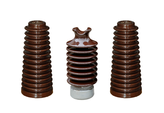 Aisladores del poste de la porcelana de la altura 12.5kN de Brown 381m m para la distribución de Electric Power