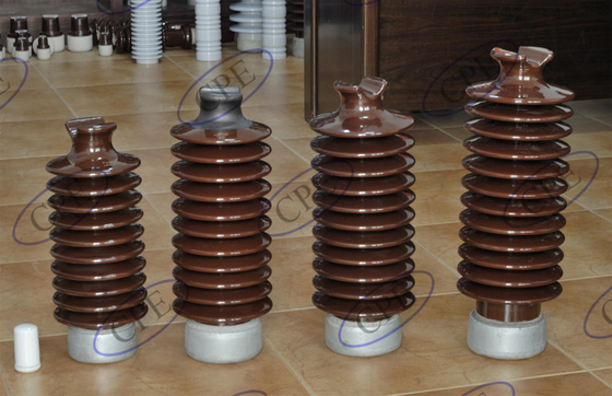 Aisladores horizontales del poste de la porcelana del ANSI 57-6 12.5kN Brown
