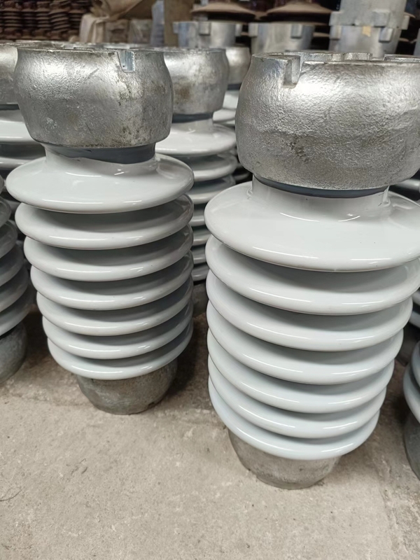 Luz sólida Gray Glazed Customized Size del aislador del poste de la estación de la base del ANSI TR-208