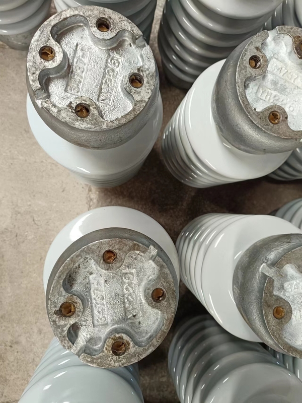 Luz sólida Gray Glazed Customized Size del aislador del poste de la estación de la base del ANSI TR-208