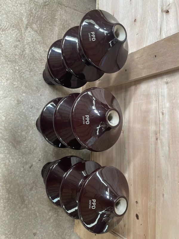 20NF250 Brown esmaltó el buje de la porcelana para el tipo transformador del aceite de la distribución