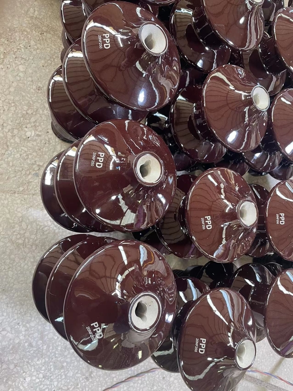 20NF250 Brown esmaltó el buje de la porcelana para el tipo transformador del aceite de la distribución