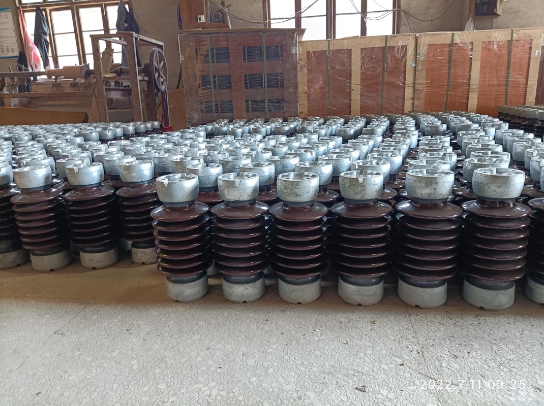 Esmalte de alta resistencia del ANSI TR-208 Brown del aislador de la porcelana del poste de la estación