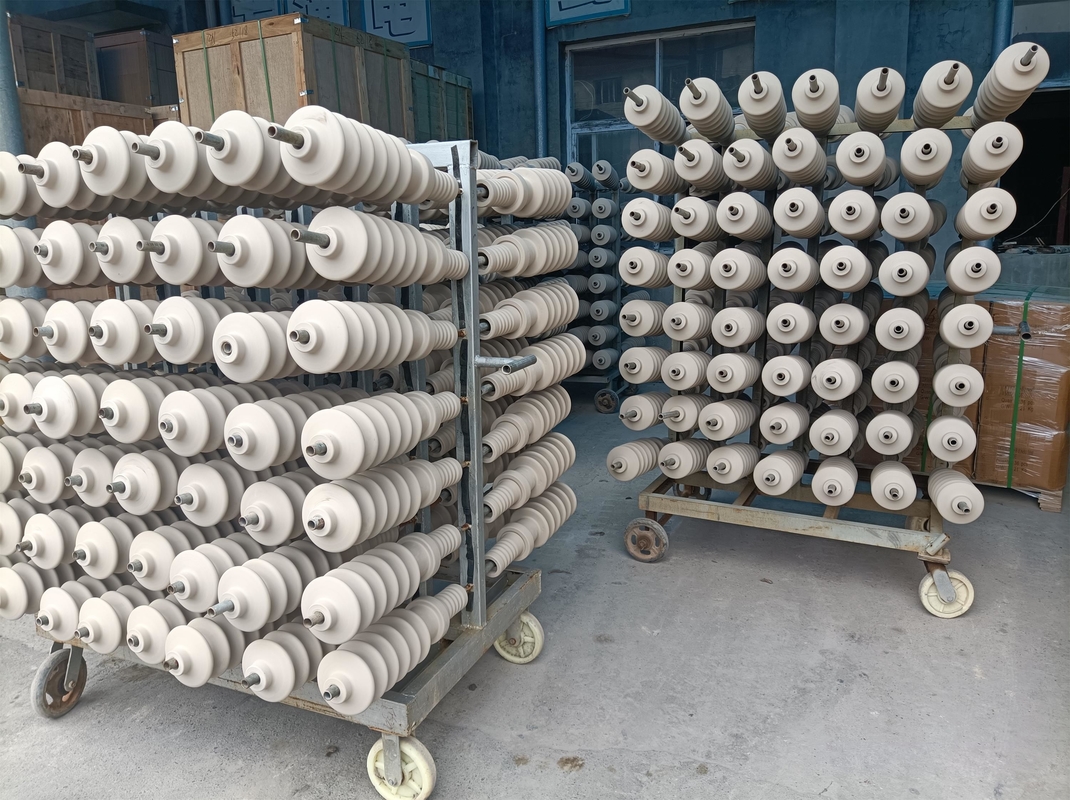 El impulso estándar del buje 150kV de la porcelana del transformador del IEC soporta voltaje
