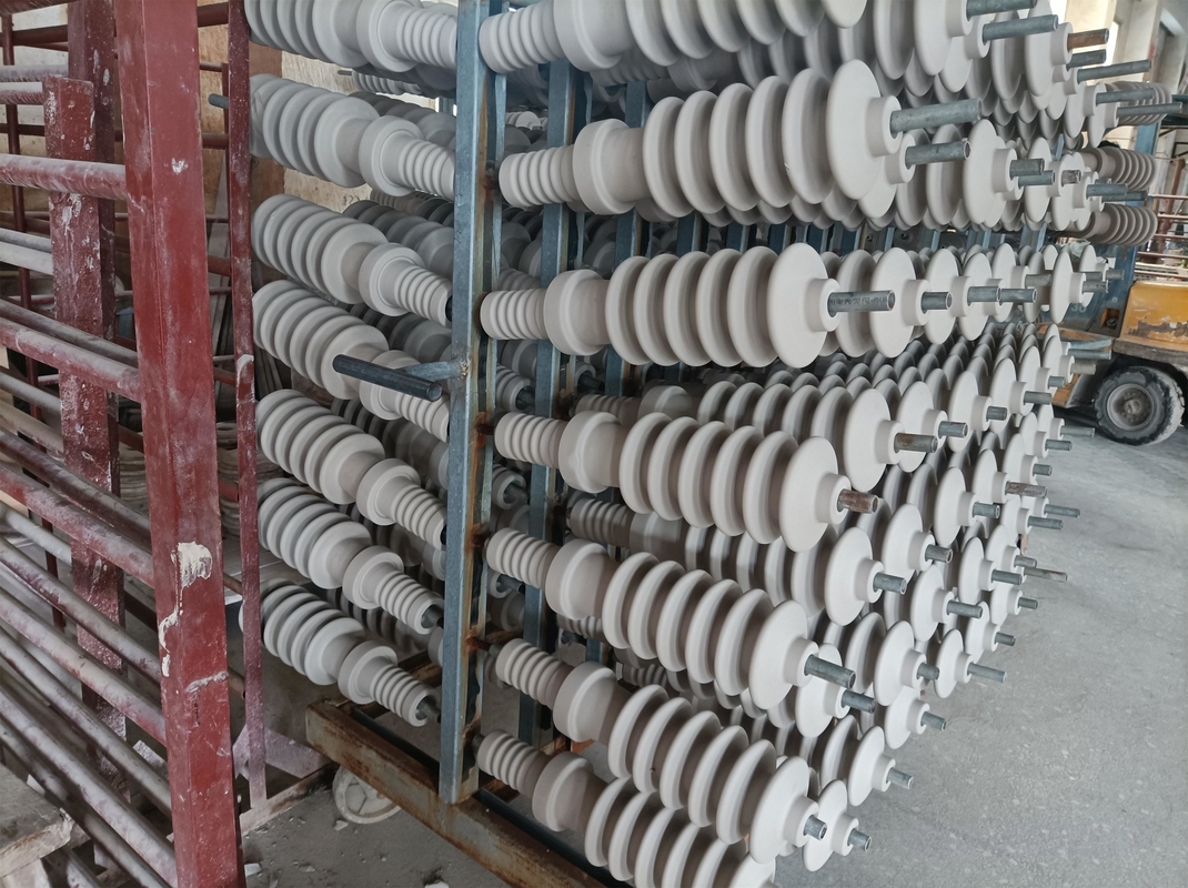 El buje estándar Brown de la porcelana del ASNO del aceite 25.8kV del IEC esmaltó al OEM
