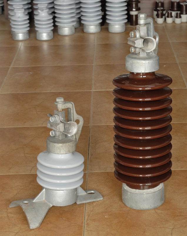 Línea eléctrica ANSI de la porcelana del ODM del aislador del poste 57 series