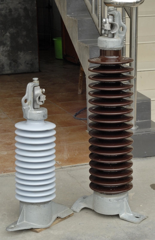Línea eléctrica ANSI de la porcelana del ODM del aislador del poste 57 series