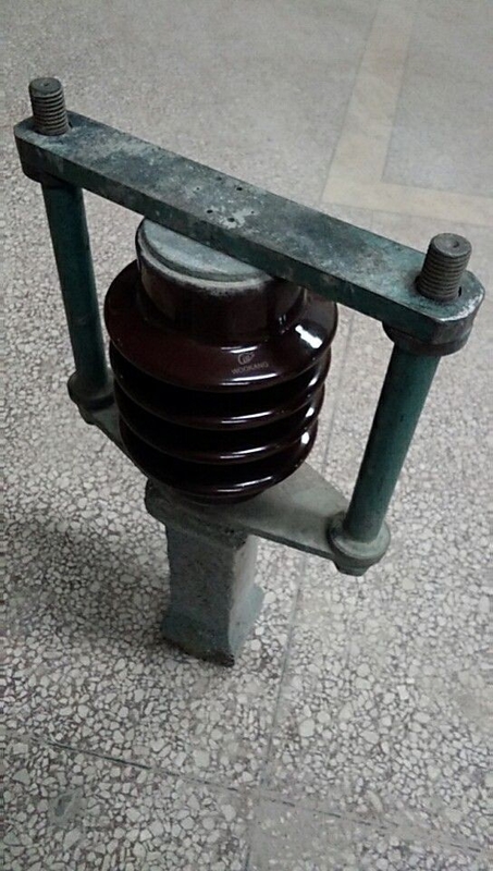 Aisladores sólidos del poste de la base de la clase con base metálica del IEC 11KV