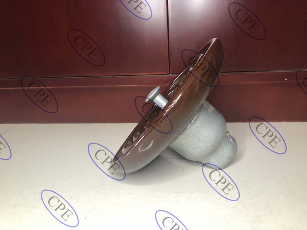 Tipo aisladores de la suspensión de la porcelana C-110 del ANSI Brown