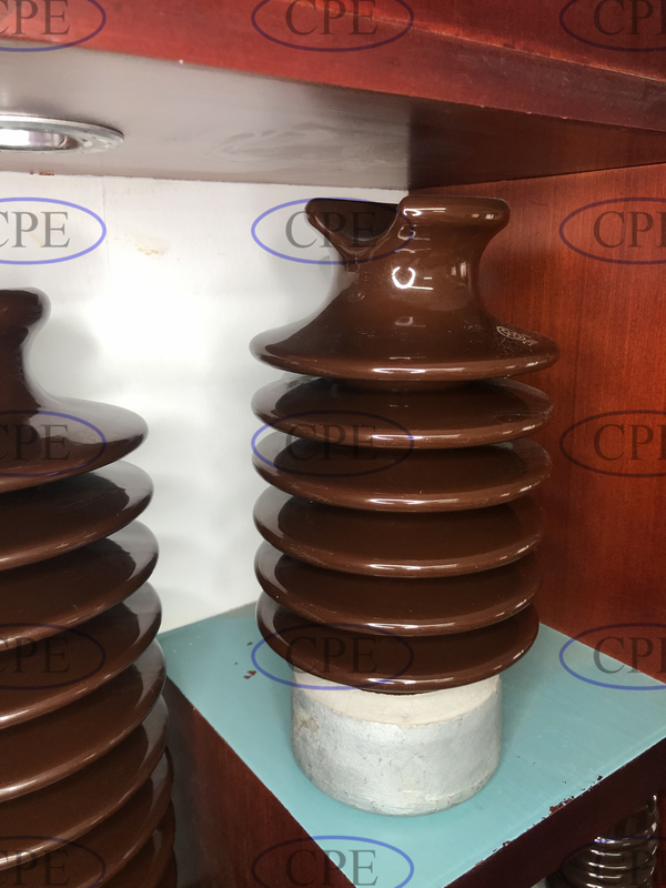 Línea baja aislador de la porcelana del ANSI 57-1L-1 OSS del poste
