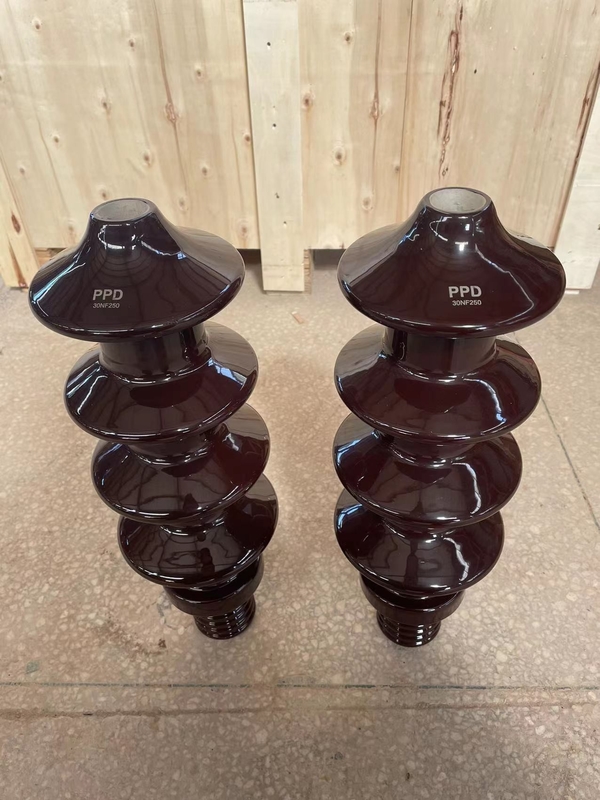 El buje estándar de la porcelana del transformador del estruendo 30kV 250A con Brown esmaltó