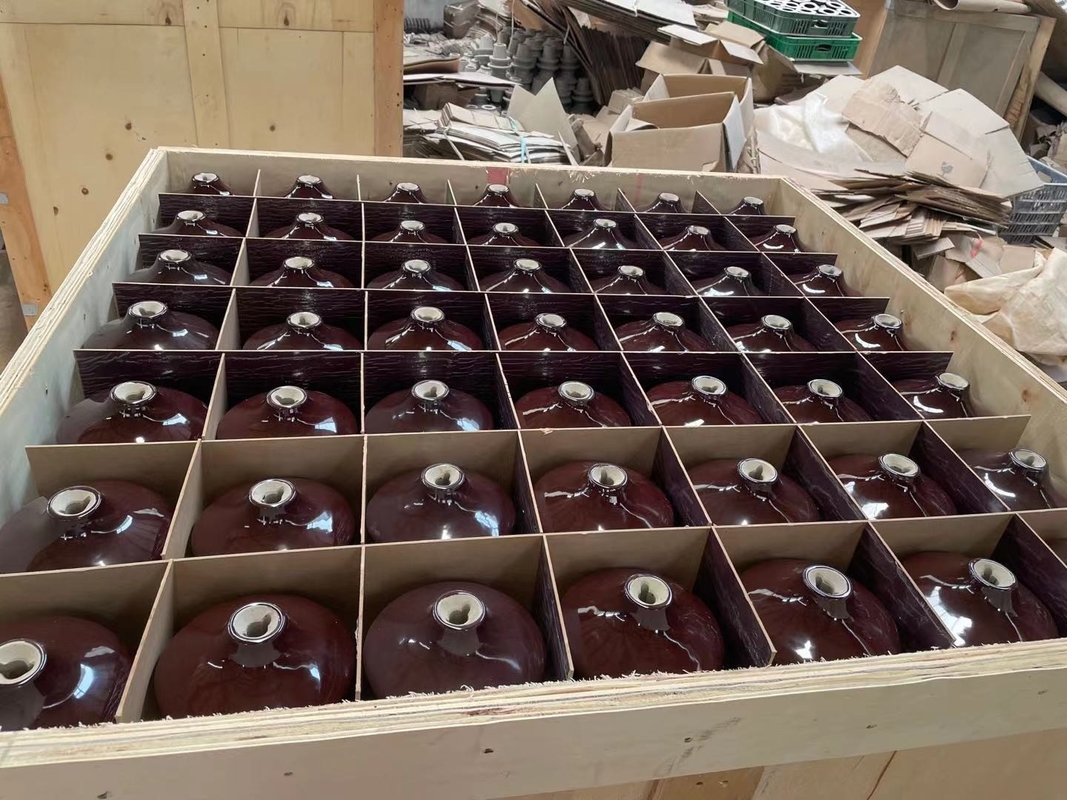 El buje Brown brillante de la porcelana del transformador del estruendo 30NF250 del OEM esmaltó