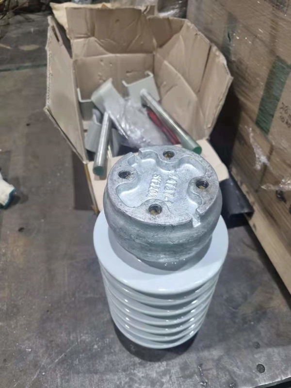 OEM del ANSI TR-208 del aislador 8.9kN de la porcelana de Gray Glazed Station Post Electrical
